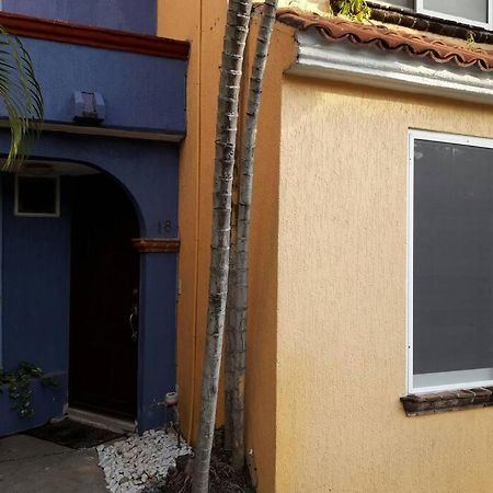 Cozy Townhouse In Great Location Apartment Cancun Exterior photo